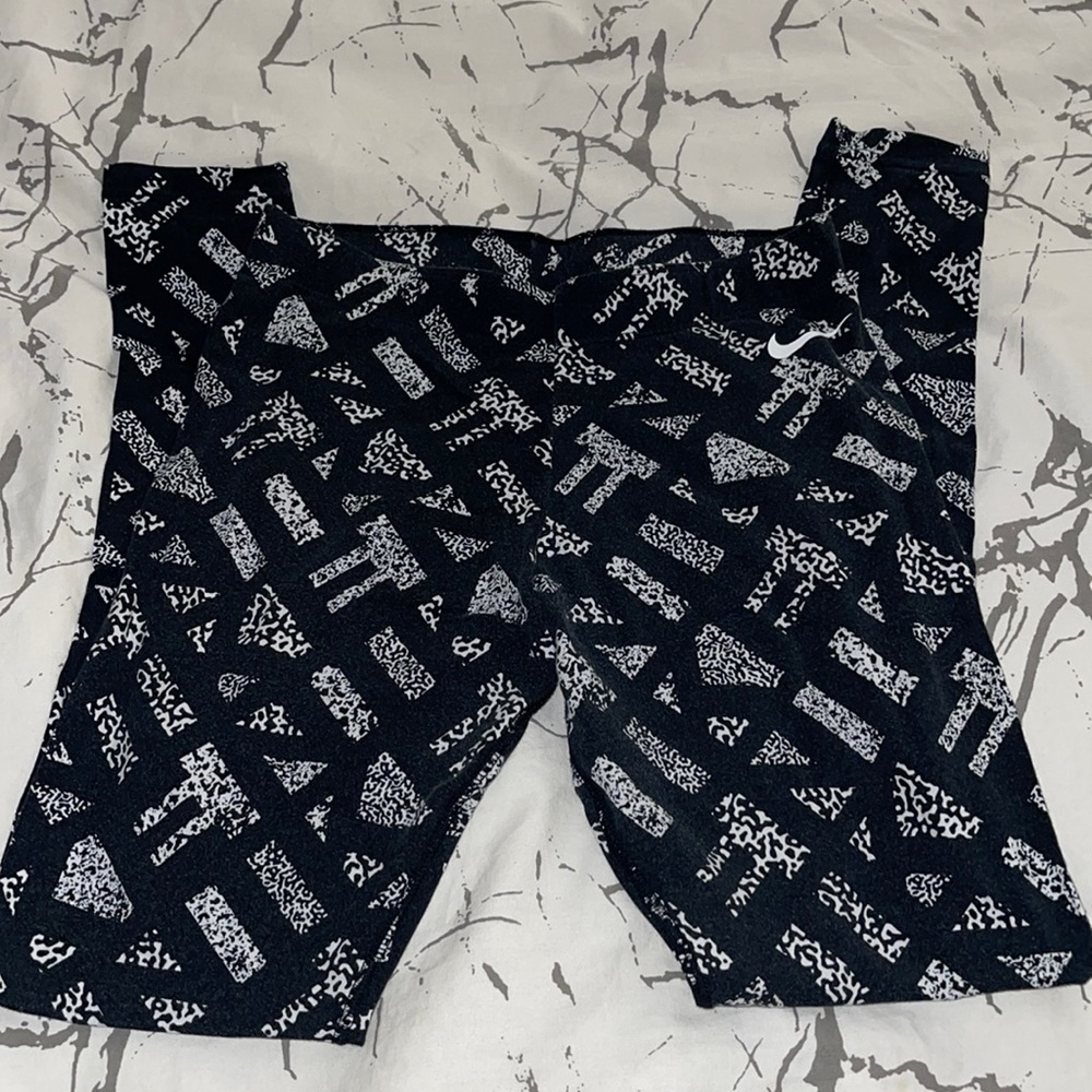 WOMENS NIKE GRAPHIC PRINTED LEGGINGS!